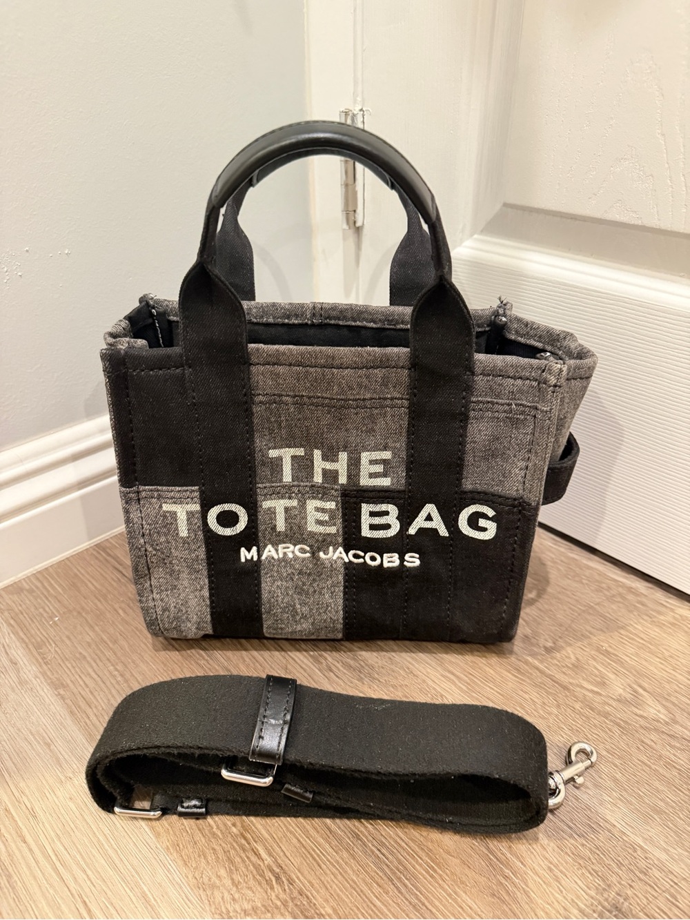 Marc Jacobs the tote bag - small size